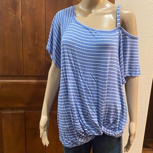 NWOT CY Fashion Twist Top